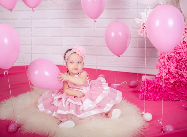 Little girl in pink dress — Stock Photo, Image