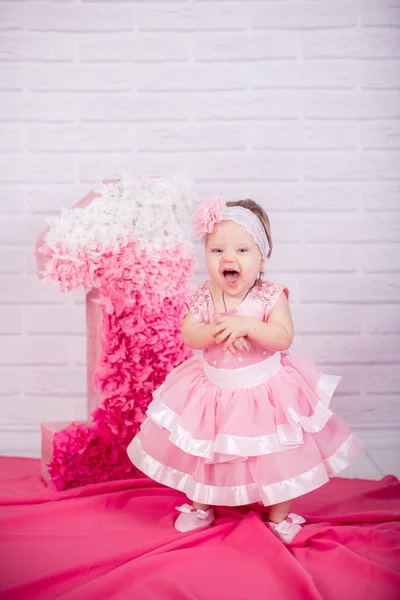 Little girl in pink dress — Stock Photo, Image