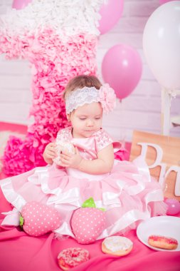 Prenses bebek kız çörek ile