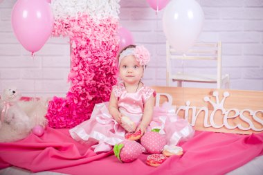 Prenses bebek kız çörek ile