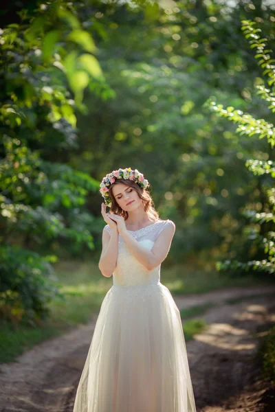 park içinde güzel bir gelin