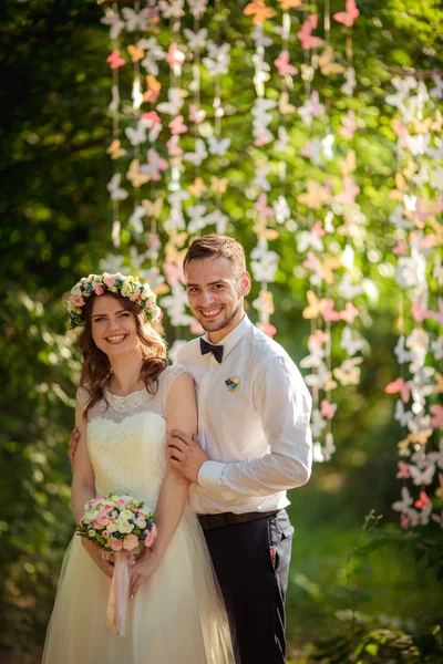 Novia y novio felices —  Fotos de Stock