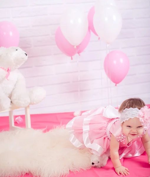 Kislány rózsaszín ruha — Stock Fotó