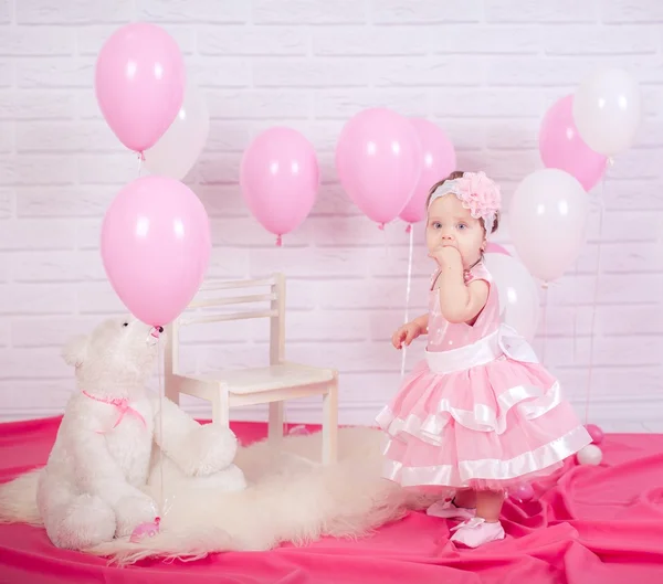 Bambina in abito rosa — Foto Stock