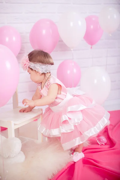 Bambina in abito rosa — Foto Stock