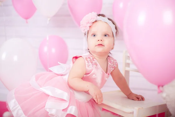 Bambina in abito rosa — Foto Stock