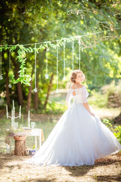 Beautiful romantic bride in park — Stock Photo, Image