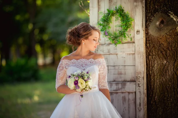 Beautiful romantic bride in park — Stock Photo, Image