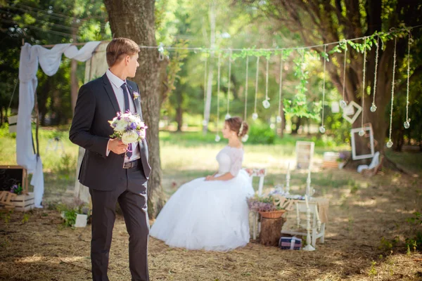 Felice sposa e sposo — Foto Stock