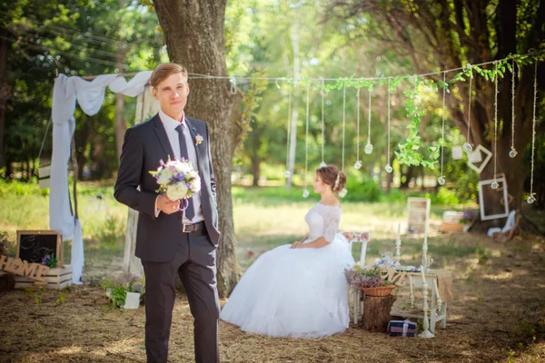 Felice sposa e sposo — Foto Stock