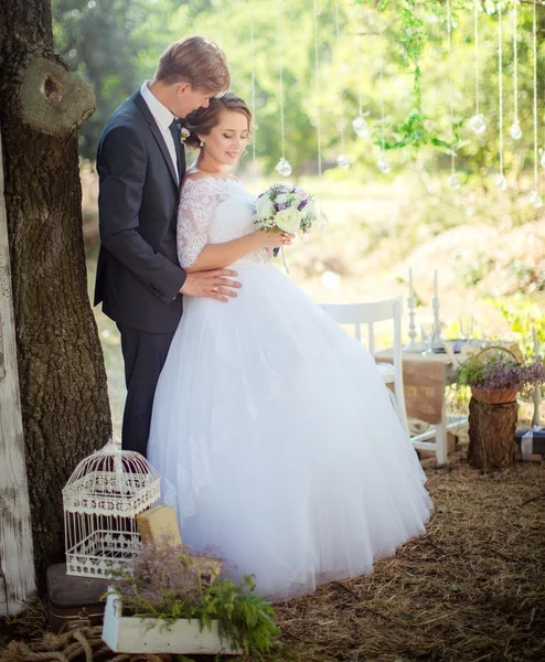 Felice sposa e sposo — Foto Stock