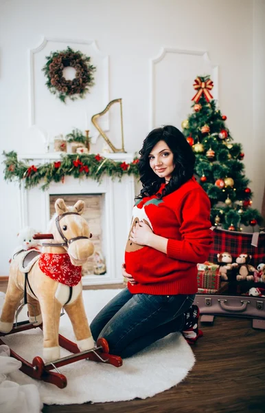 Schöne schwangere Frau — Stockfoto