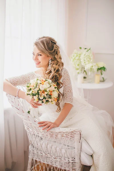 Sposa in abito bianco — Foto Stock