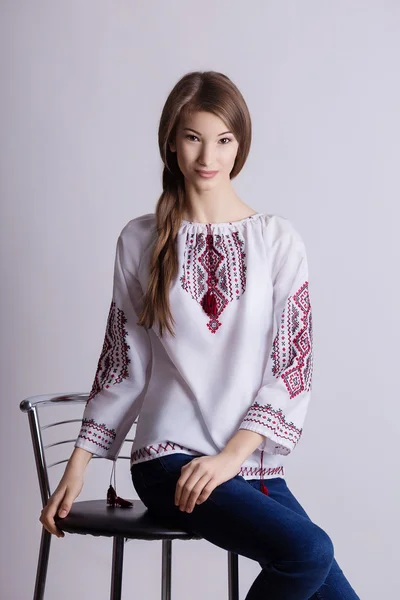 Menina ucraniana bonita — Fotografia de Stock