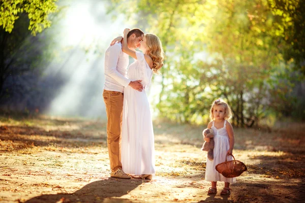 Mulher com marido e filha jovem — Fotografia de Stock