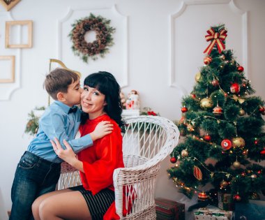 Anne ve oğlu, Noel arifesi