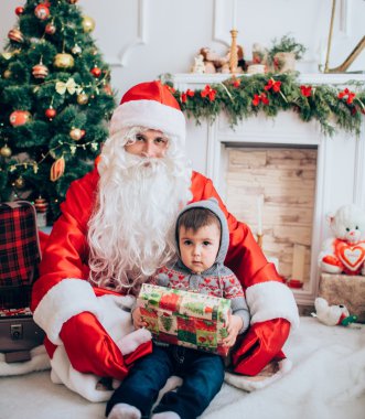 çocuk ve Noel Baba
