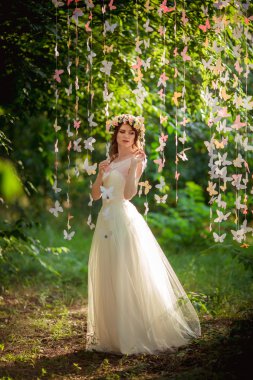 park içinde güzel bir gelin