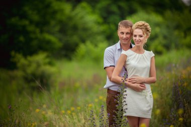 mutlu gelin ve damat alanındaki