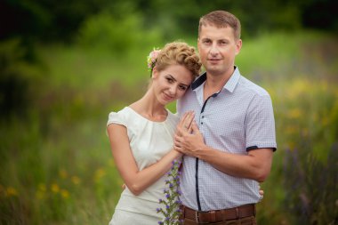 mutlu gelin ve damat alanındaki