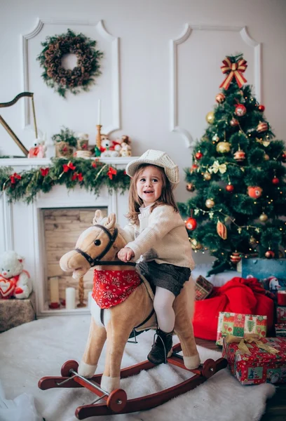 Noel arifesi, kız bebek — Stok fotoğraf