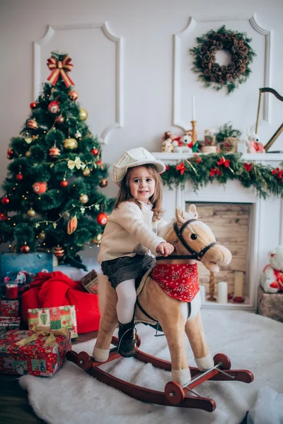 Noel arifesi, kız bebek — Stok fotoğraf