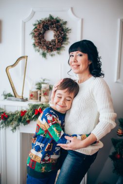 Anne ve oğlu, Noel arifesi