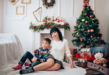 Anne ve oğlu, Noel arifesi