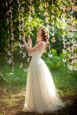 park içinde güzel bir gelin