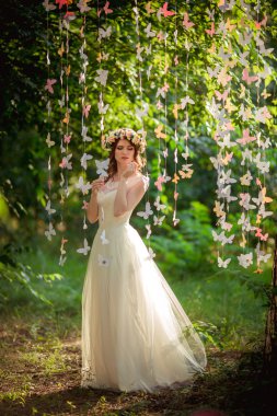 park içinde güzel bir gelin