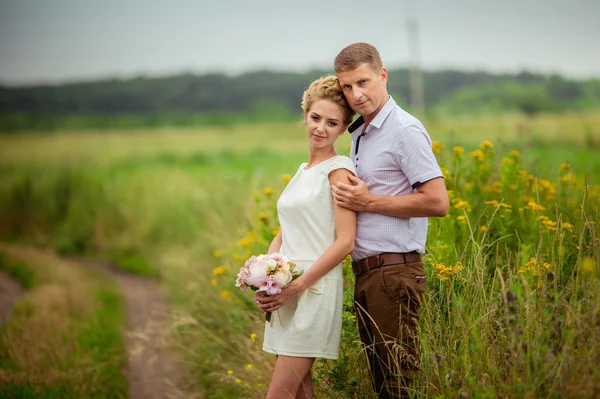 Novia y novio felices — Foto de Stock