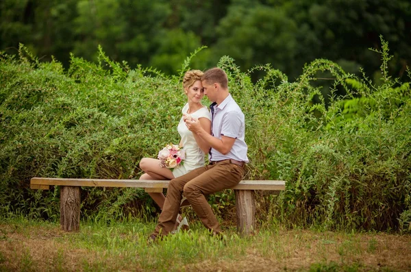 Happy Bride and groom — Stock Photo, Image