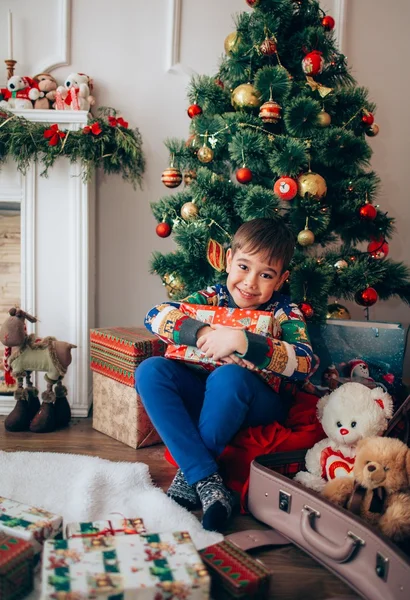 Niño en Nochebuena —  Fotos de Stock