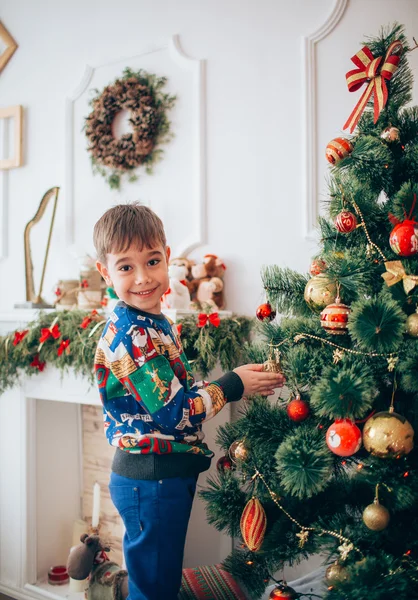 Niño en Nochebuena — Foto de Stock