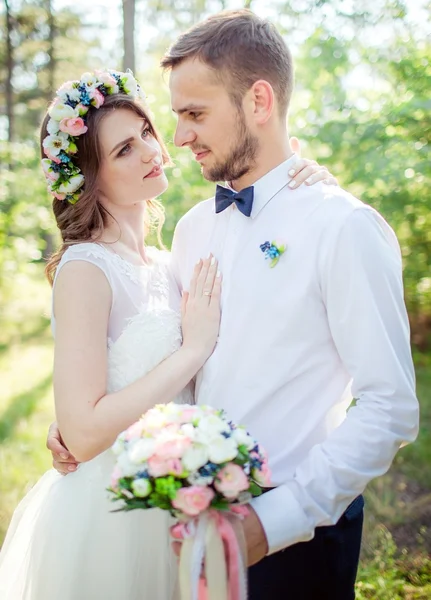 Novia y novio felices — Foto de Stock