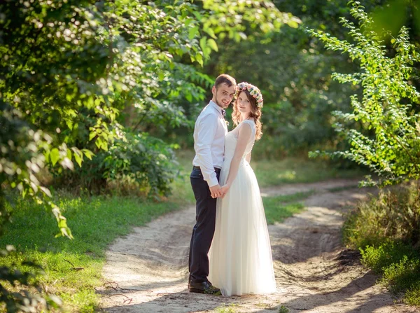 Felice sposa e sposo — Foto Stock