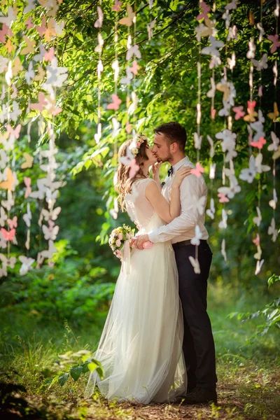 Happy Bride and groom — Stock Photo, Image