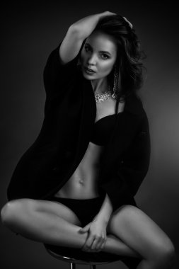 esmer kız çamaşır grupları