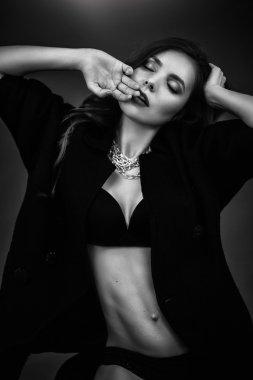 esmer kız çamaşır grupları