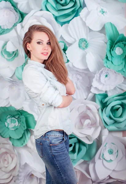 Mujer con maquillaje en ropa de moda —  Fotos de Stock