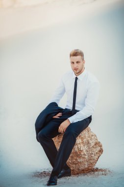 şık erkek takım elbise