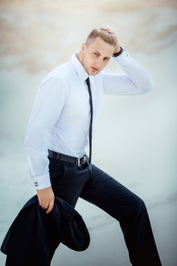 şık erkek takım elbise