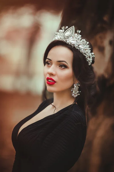 Beautiful woman in crown — Stock Photo, Image