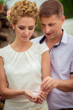 Gelin ve damat düğün gününde