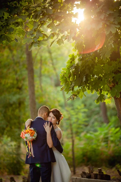 Noiva e noivo em seu dia de casamento — Fotografia de Stock