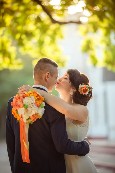 Mariée et marié le jour de leur mariage — Photo