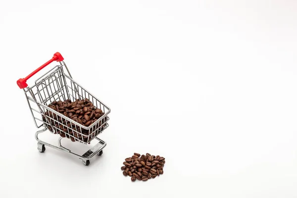 Coffee beans inside small shopping cart on white background — Stock Photo, Image