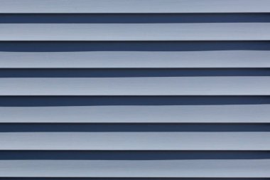 Mavi inşaat vinil kaplama panelleri. Plastik kaplamalı ev. Yatay çizgileri olan vinil kaplama yüzeyi