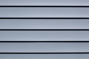 Mavi inşaat vinil kaplama panelleri. Plastik kaplamalı ev. Yatay çizgileri olan vinil kaplama yüzeyi