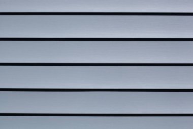 Mavi inşaat vinil kaplama panelleri. Plastik kaplamalı ev. Yatay çizgileri olan vinil kaplama yüzeyi